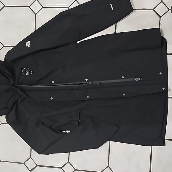 The Northface Hooded, Medium, Black Dryvent lightweight jacket. - Picture 5 of 16